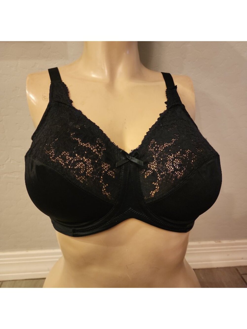 Lilyette Bra 36DD Black Underwire Unlined 0428